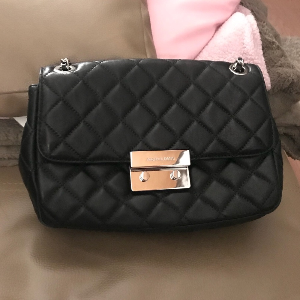 Michael Kor’s flip bag - Picture 1 of 2